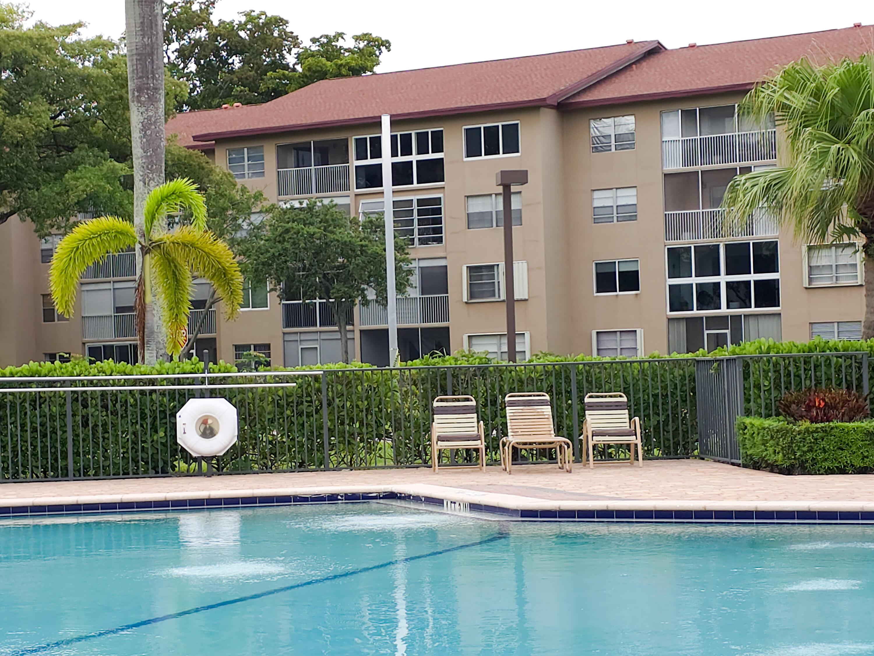 Listing photo 1 for 12800 SW 7th Court Unit#115, Pembroke Pines, FL, 33027