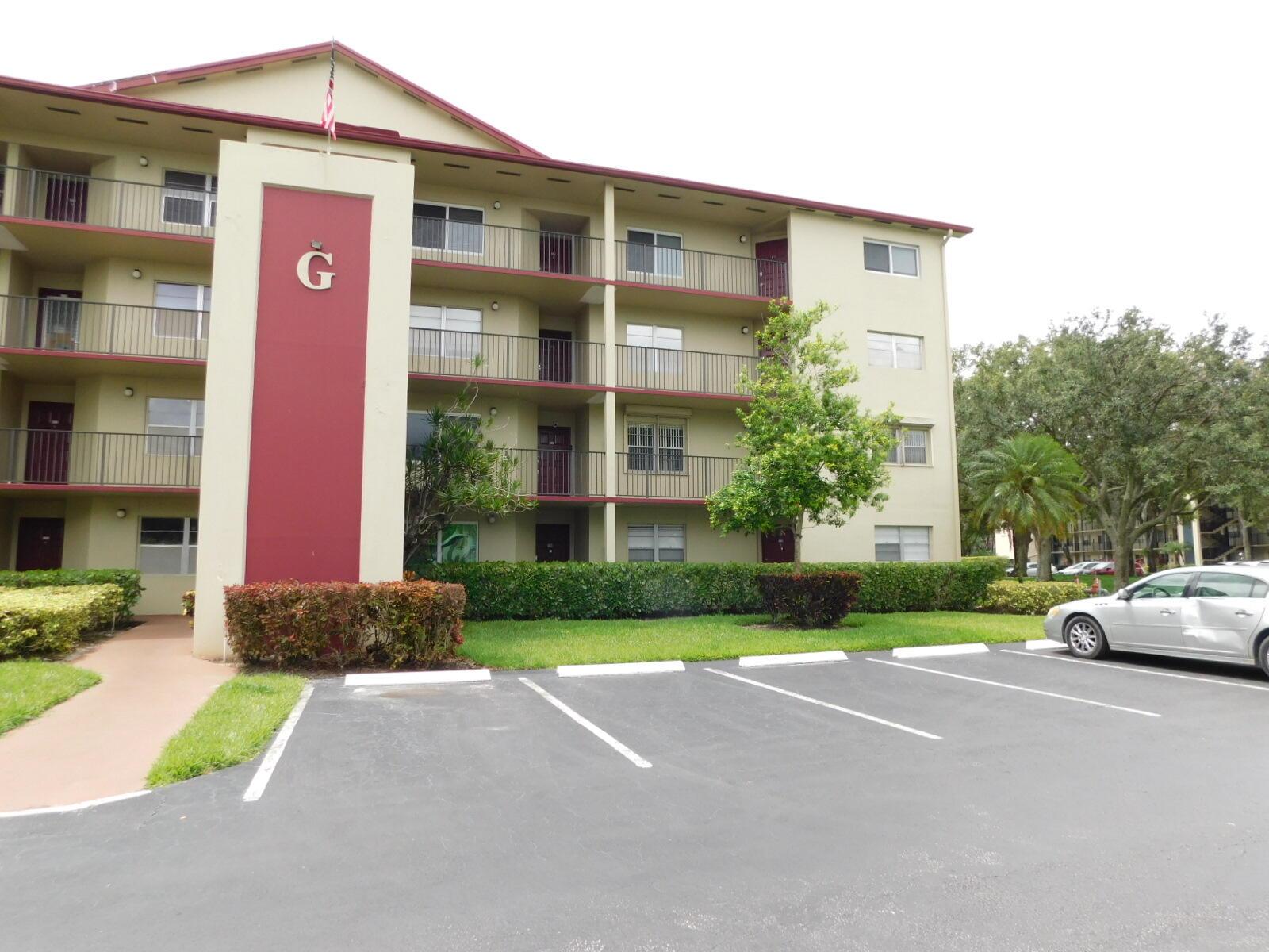 Listing photo 3 for 12800 SW 7th Court Unit#115, Pembroke Pines, FL, 33027