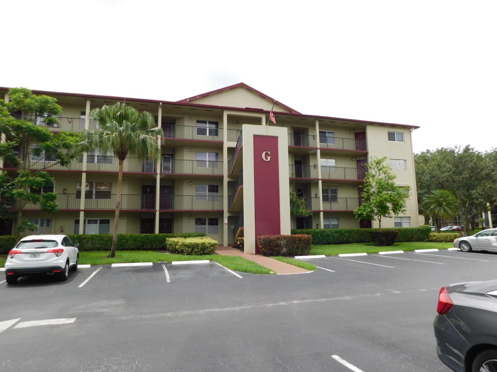 Listing photo 4 for 12800 SW 7th Court Unit#115, Pembroke Pines, FL, 33027