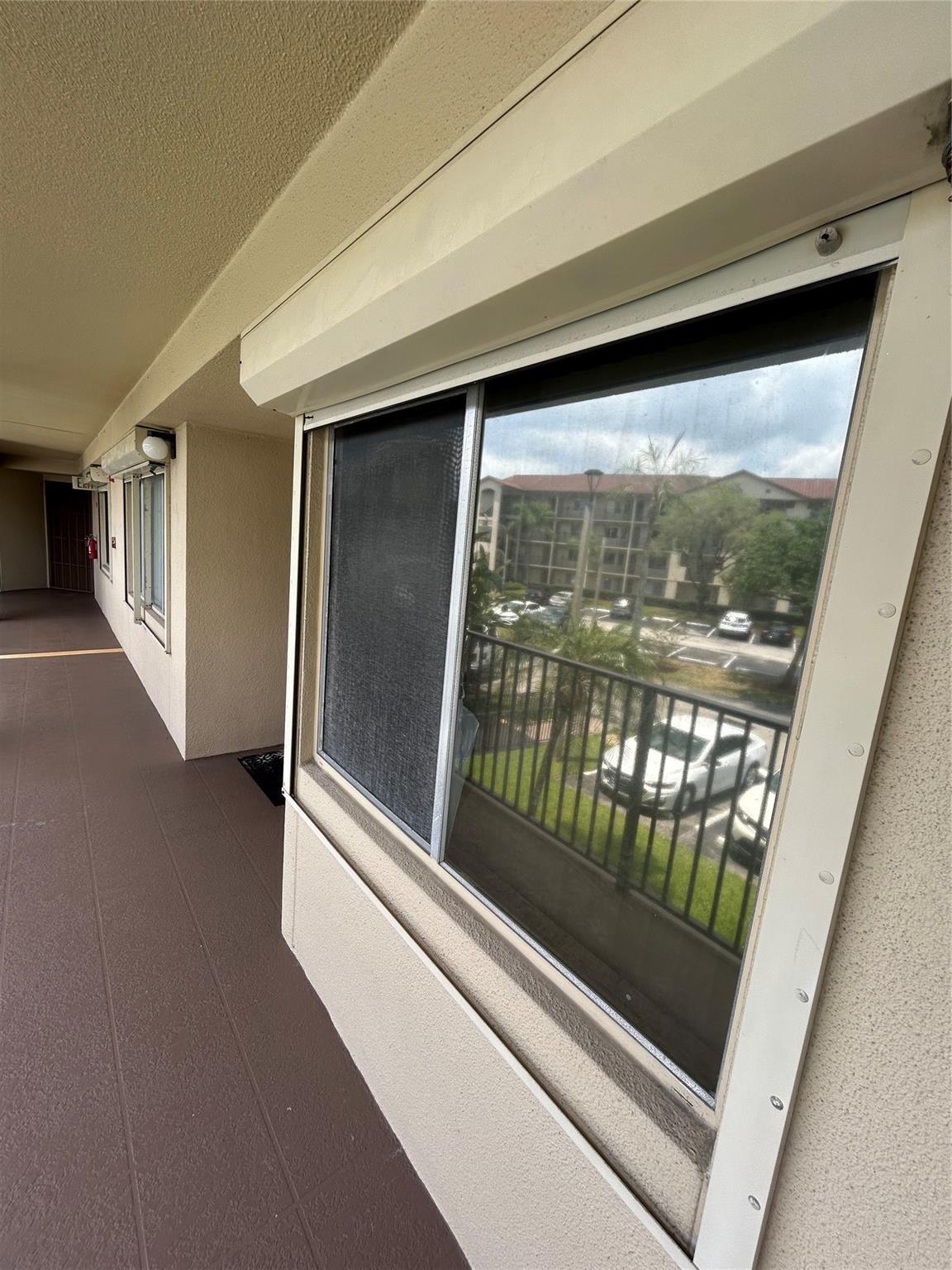 Listing photo 5 for 900 SW 142nd Avenue Unit#202l, Pembroke Pines, FL, 33027