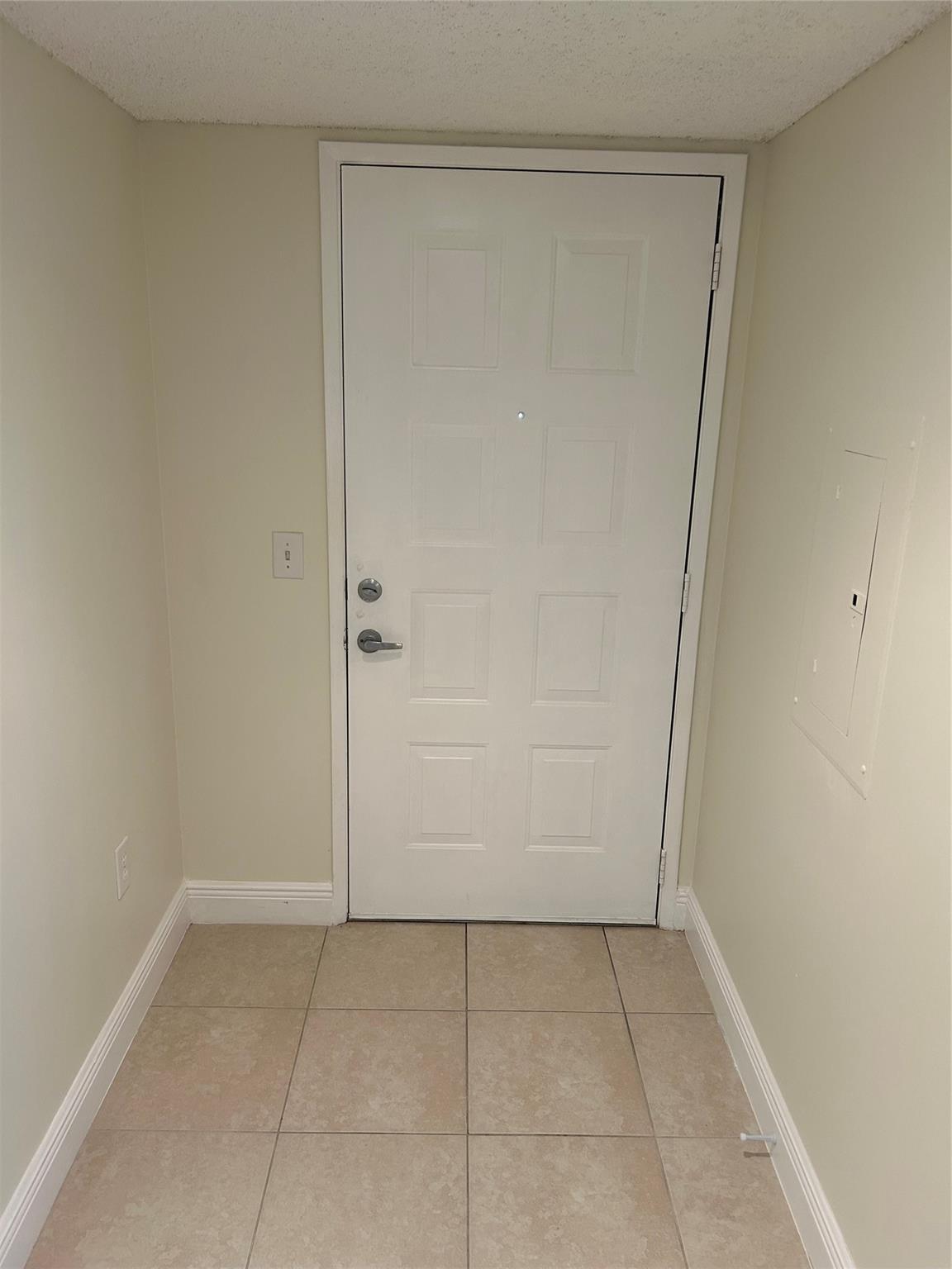 Listing photo 6 for 900 SW 142nd Avenue Unit#202l, Pembroke Pines, FL, 33027