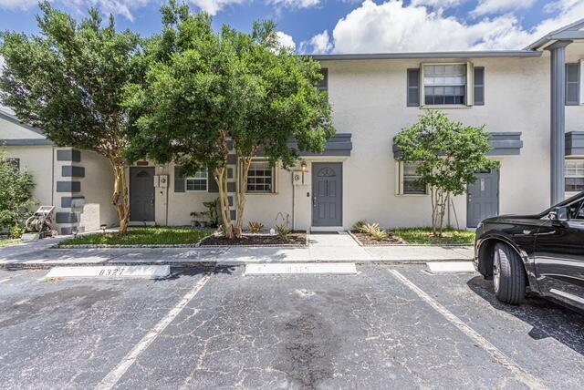 Listing photo 3 for 8327 Fairway Road Unit#8327, Sunrise, FL, 33351