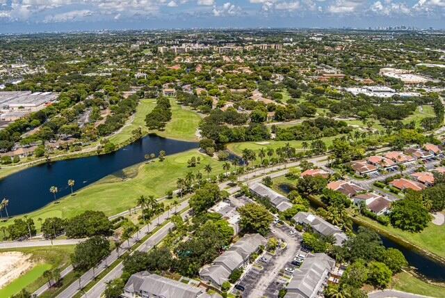 Listing photo 4 for 8327 Fairway Road Unit#8327, Sunrise, FL, 33351