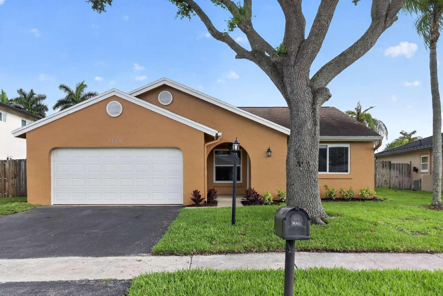 Listing photo 2 for 1329 SW 151st Way, Sunrise, FL, 33326