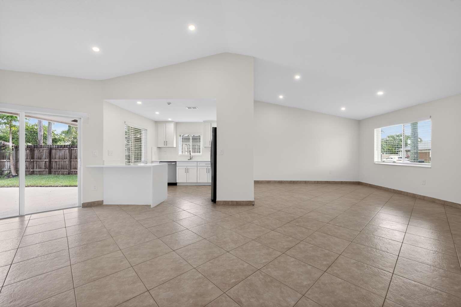 Listing photo 6 for 1329 SW 151st Way, Sunrise, FL, 33326