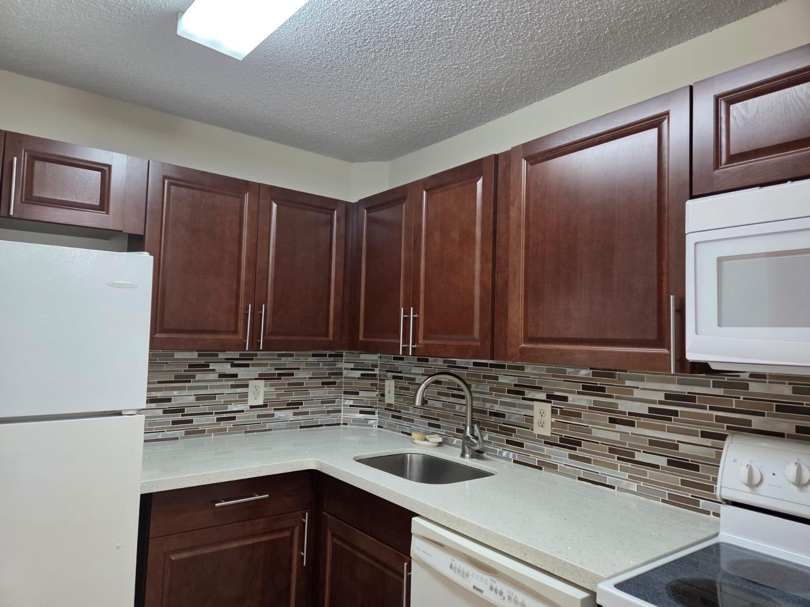 Listing photo 3 for 10709 Cleary Boulevard Unit#Unit 304, Plantation, FL, 33324