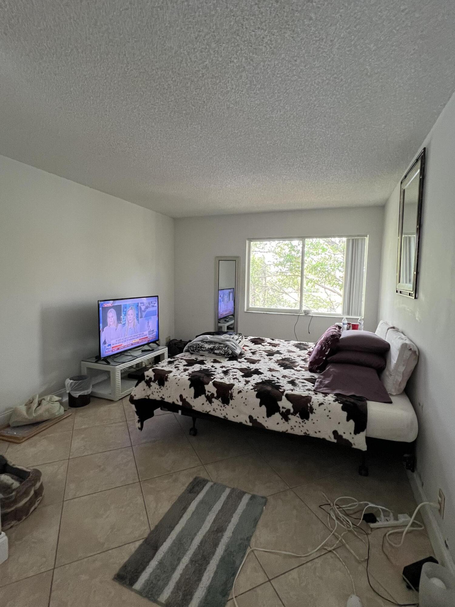 Listing photo 5 for 10709 Cleary Boulevard Unit#Unit 304, Plantation, FL, 33324