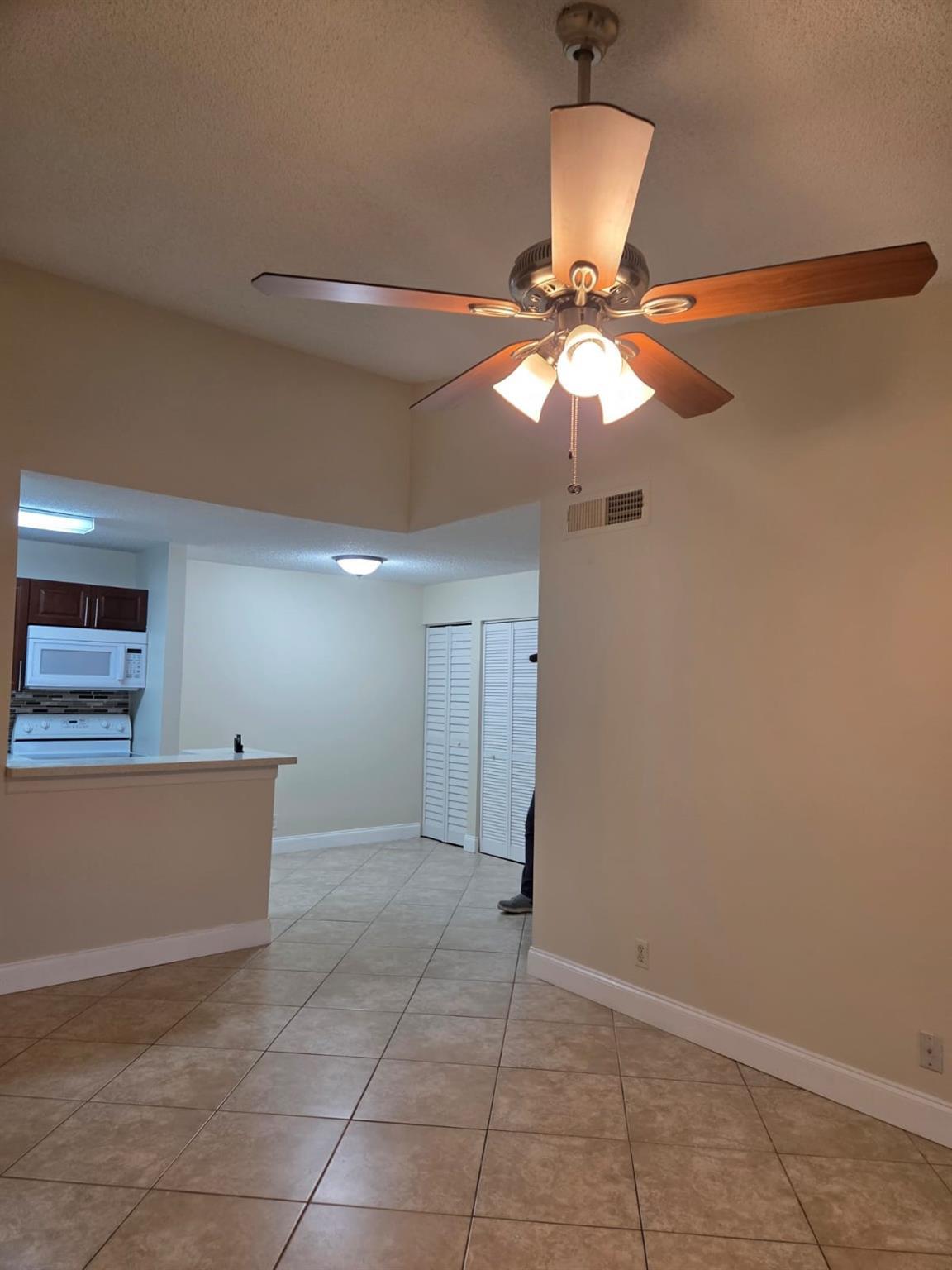 Listing photo 6 for 10709 Cleary Boulevard Unit#Unit 304, Plantation, FL, 33324