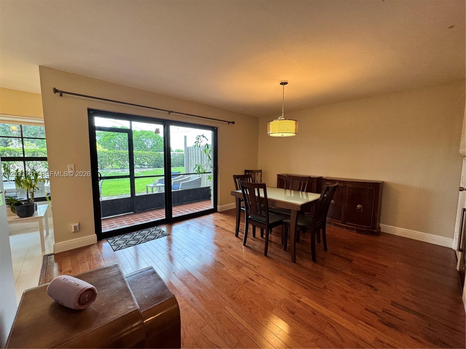 Listing photo 2 for 9023 Vineyard Lake Dr Unit#0, Plantation, FL, 33324