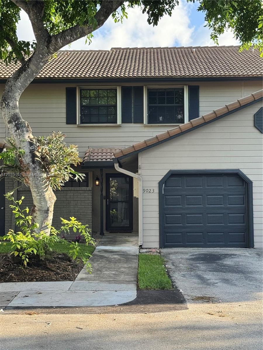 Listing photo 3 for 9023 Vineyard Lake Dr Unit#0, Plantation, FL, 33324