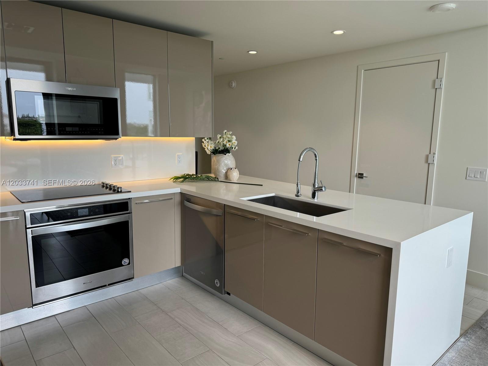 Listing photo 2 for 2000 Metropica Way Unit#417, Sunrise, FL, 33323