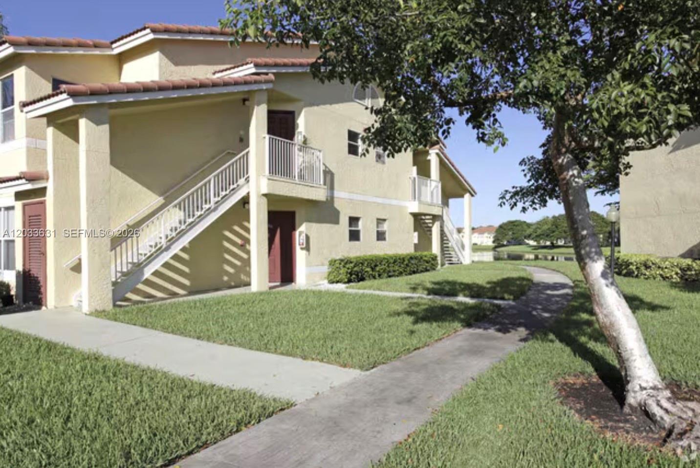 Listing photo 3 for 13060 Vista Isles Dr Unit#222, Sunrise, FL, 33325
