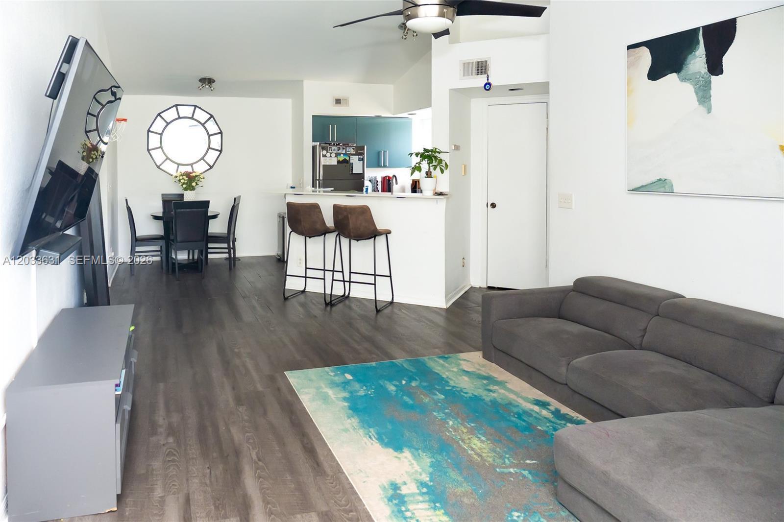 Listing photo 4 for 13060 Vista Isles Dr Unit#222, Sunrise, FL, 33325