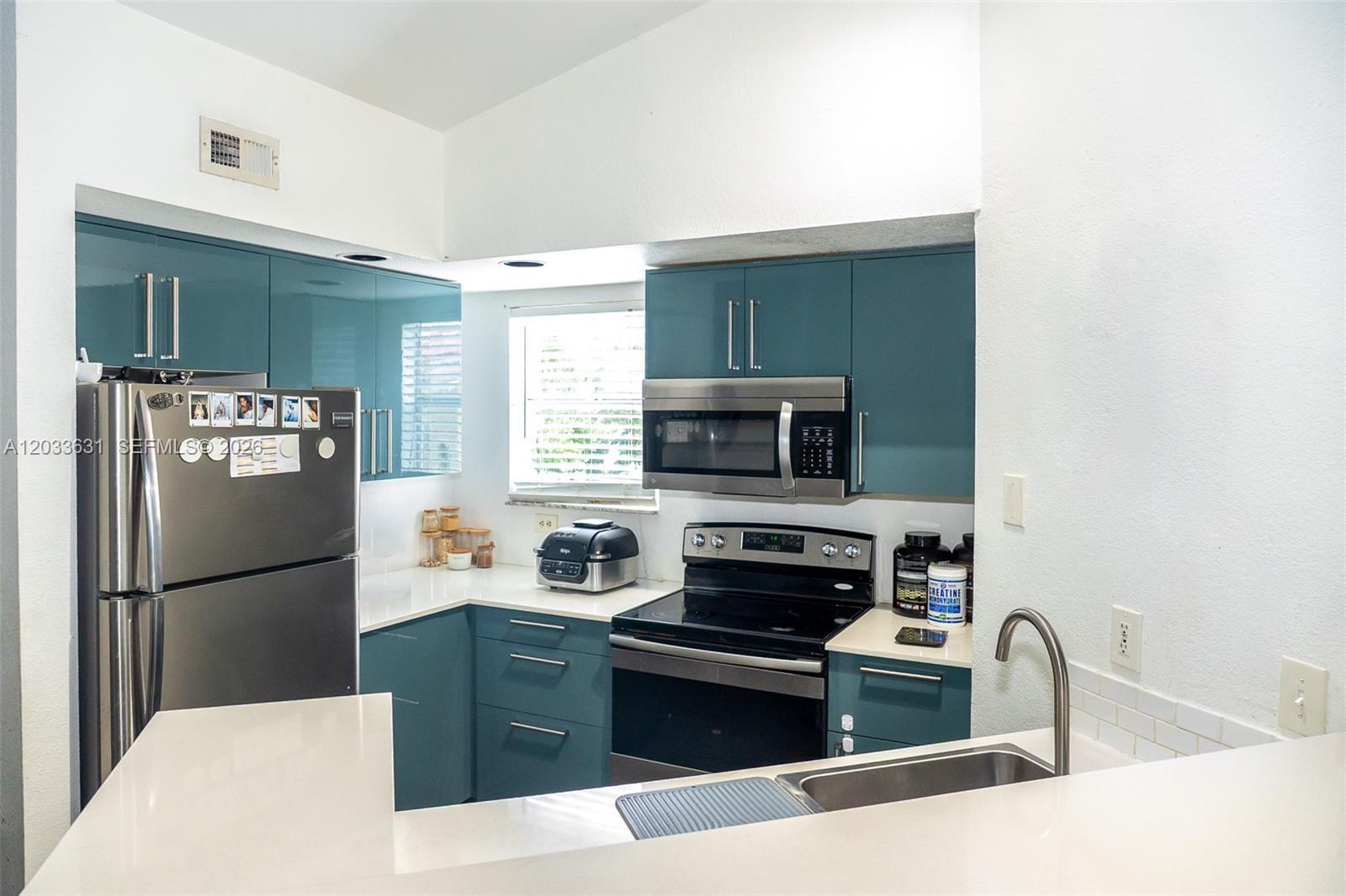 Listing photo 5 for 13060 Vista Isles Dr Unit#222, Sunrise, FL, 33325