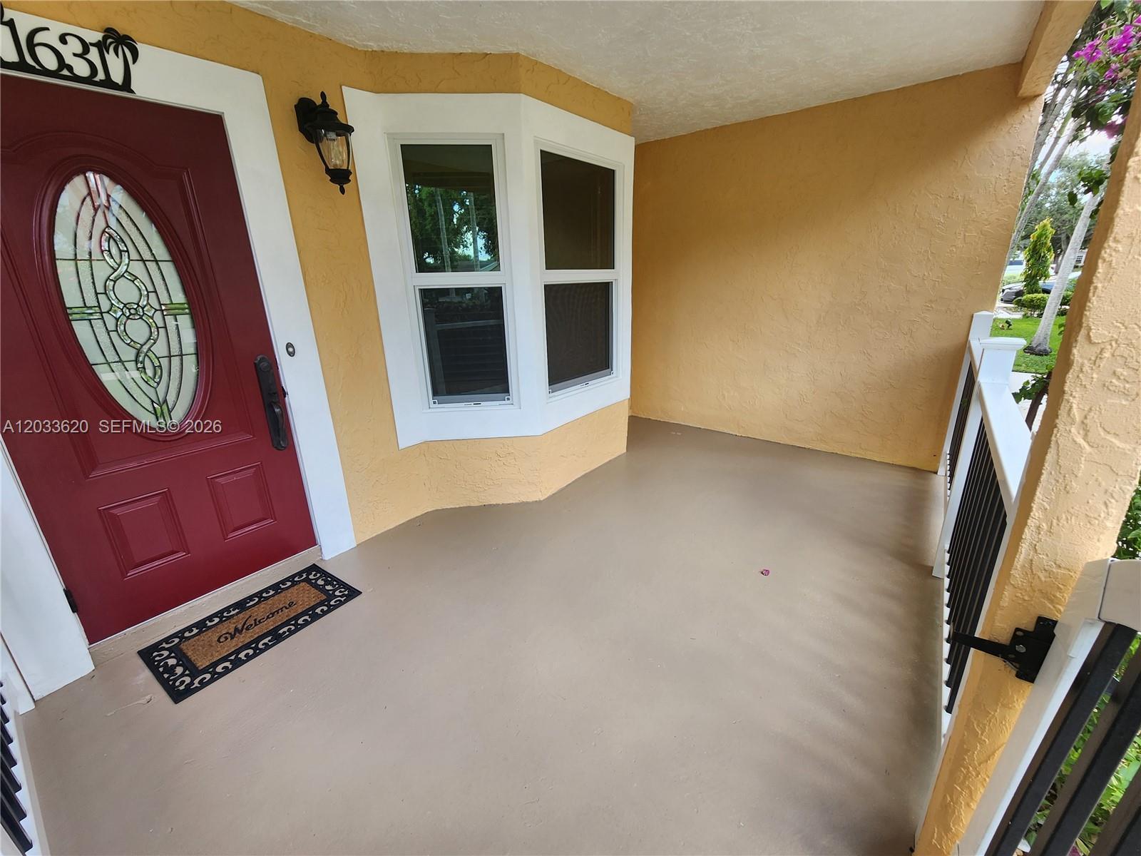 Listing photo 4 for 1631 SW 129th Way, Davie, FL, 33325
