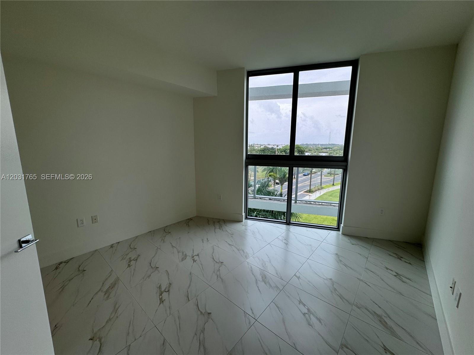 Listing photo 2 for 2000 Metropica Way Unit#303, Sunrise, FL, 33323