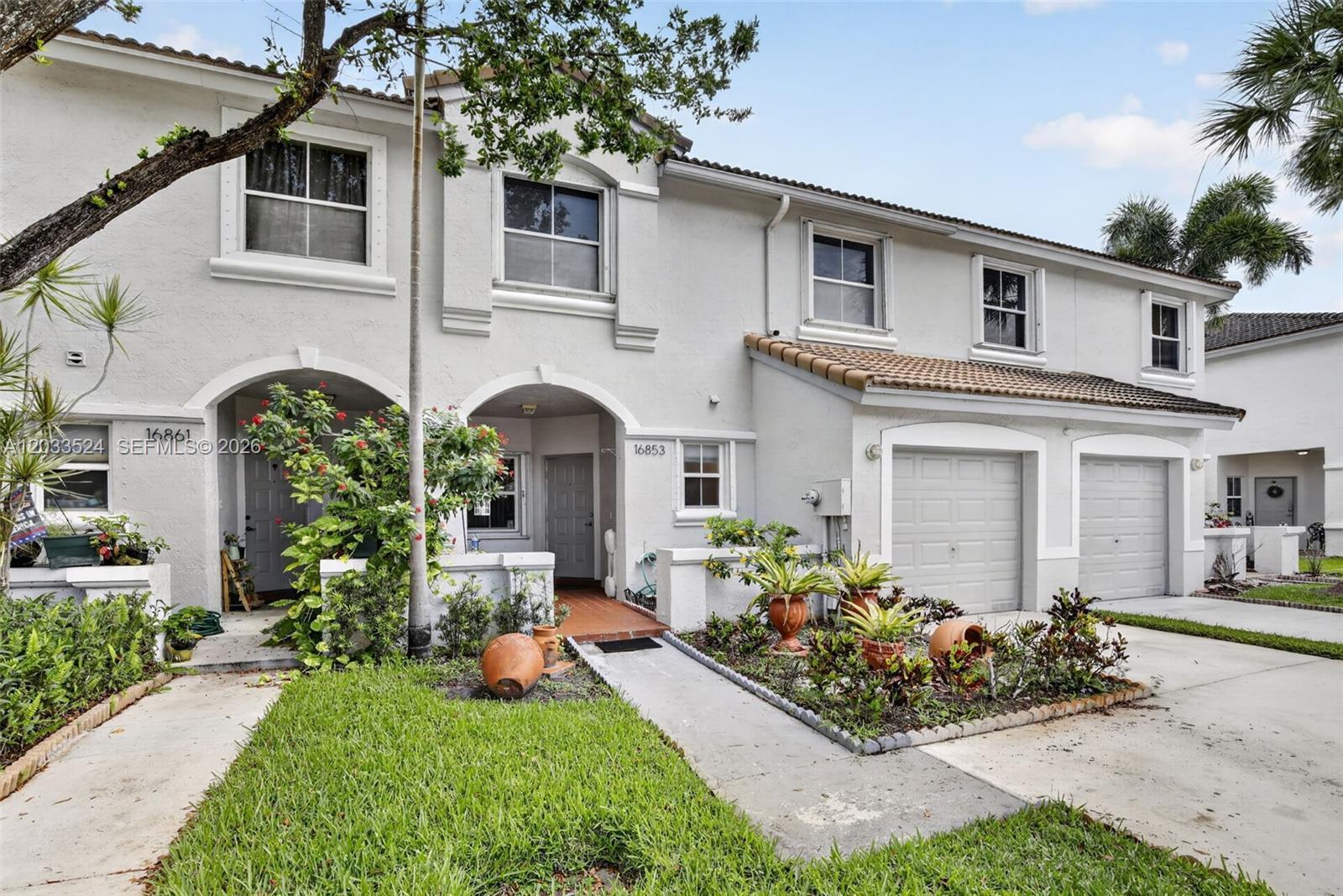 Listing photo 3 for 16853 SW 1st Unit#16853, Pembroke Pines, FL, 33027