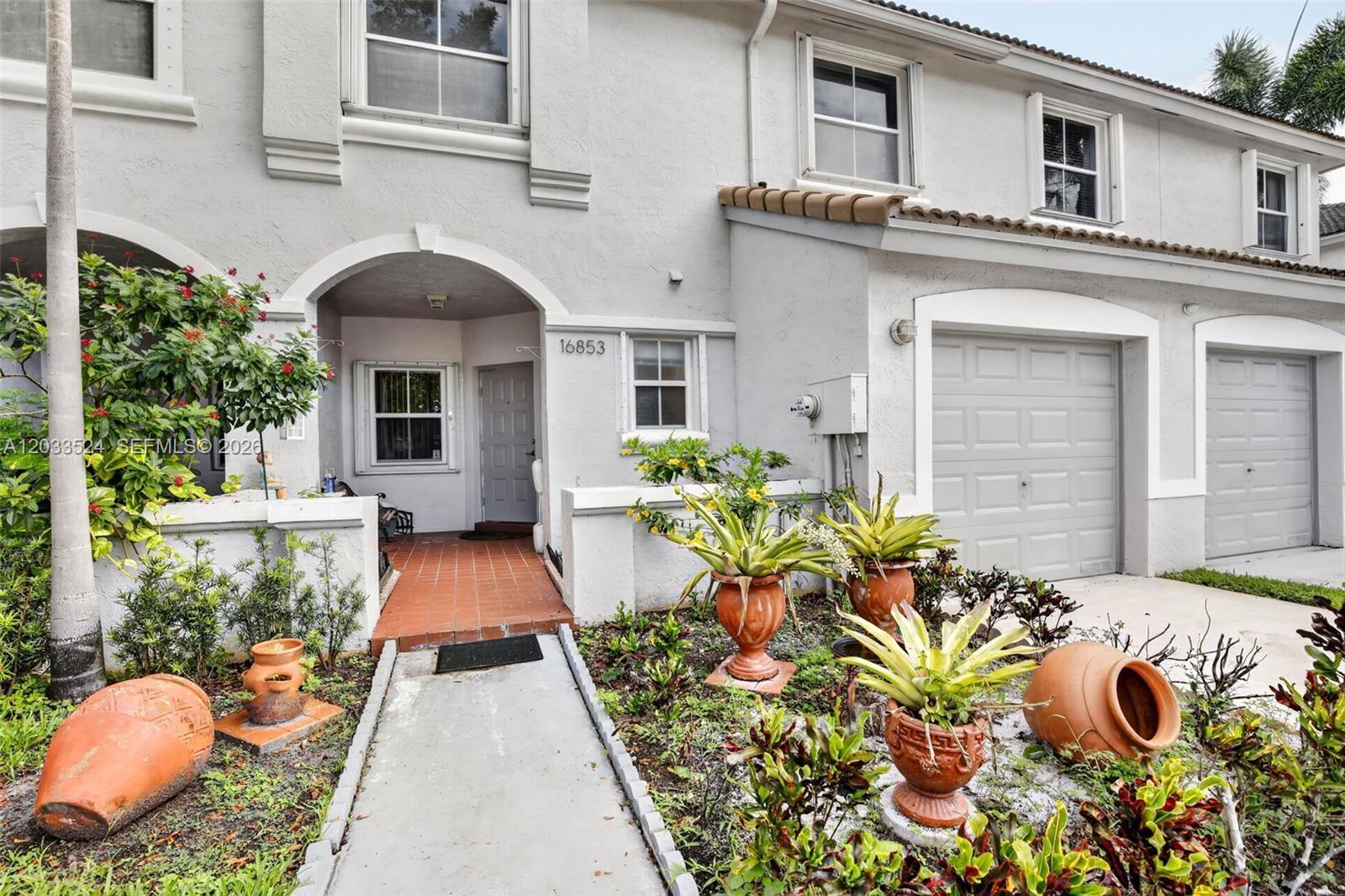 Listing photo 4 for 16853 SW 1st Unit#16853, Pembroke Pines, FL, 33027