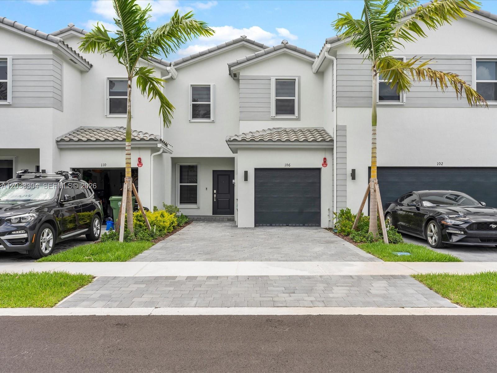 Listing photo 3 for 106 SW 184th Pl Unit#106, Pembroke Pines, FL, 33029