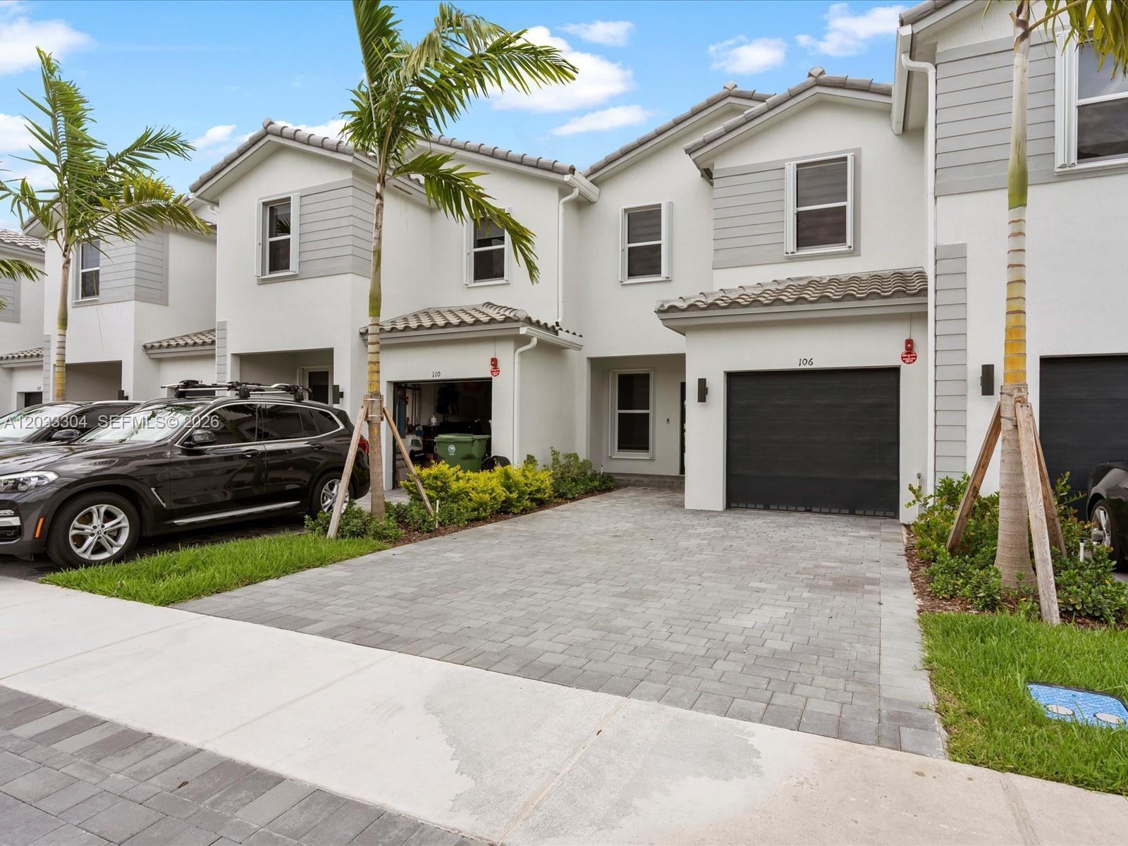 Listing photo 4 for 106 SW 184th Pl Unit#106, Pembroke Pines, FL, 33029