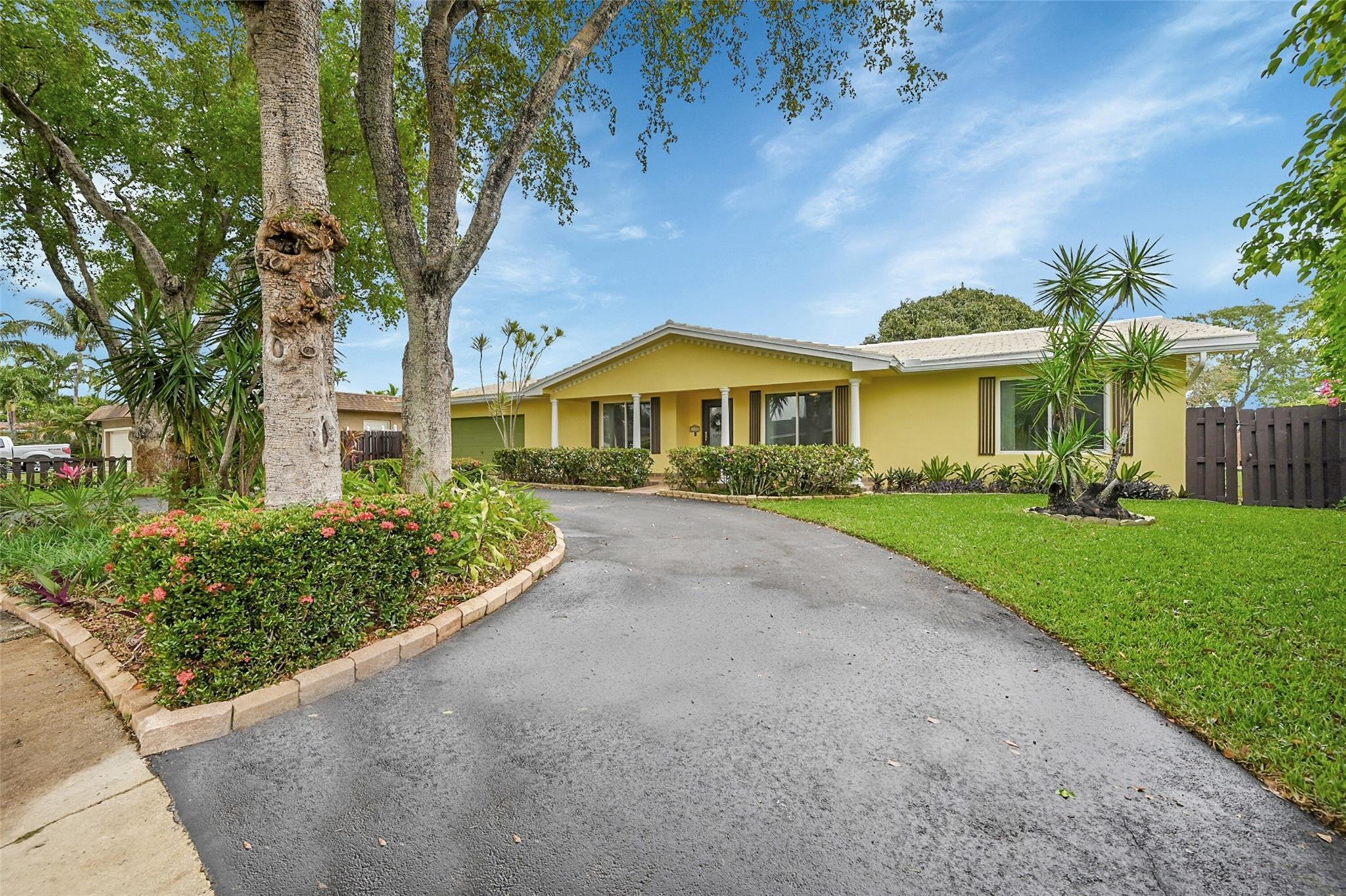 Listing photo 4 for 1480 SW 66th Terrace, Plantation, FL, 33317