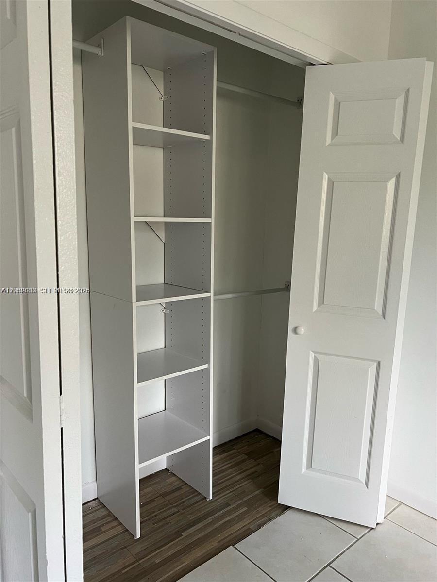 Listing photo 2 for 183 Lakeview Dr Unit#103, Weston, FL, 33326