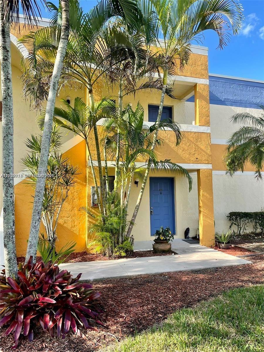 Listing photo 3 for 183 Lakeview Dr Unit#103, Weston, FL, 33326