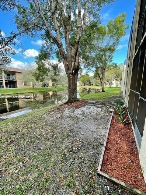 Listing photo 4 for 183 Lakeview Dr Unit#103, Weston, FL, 33326