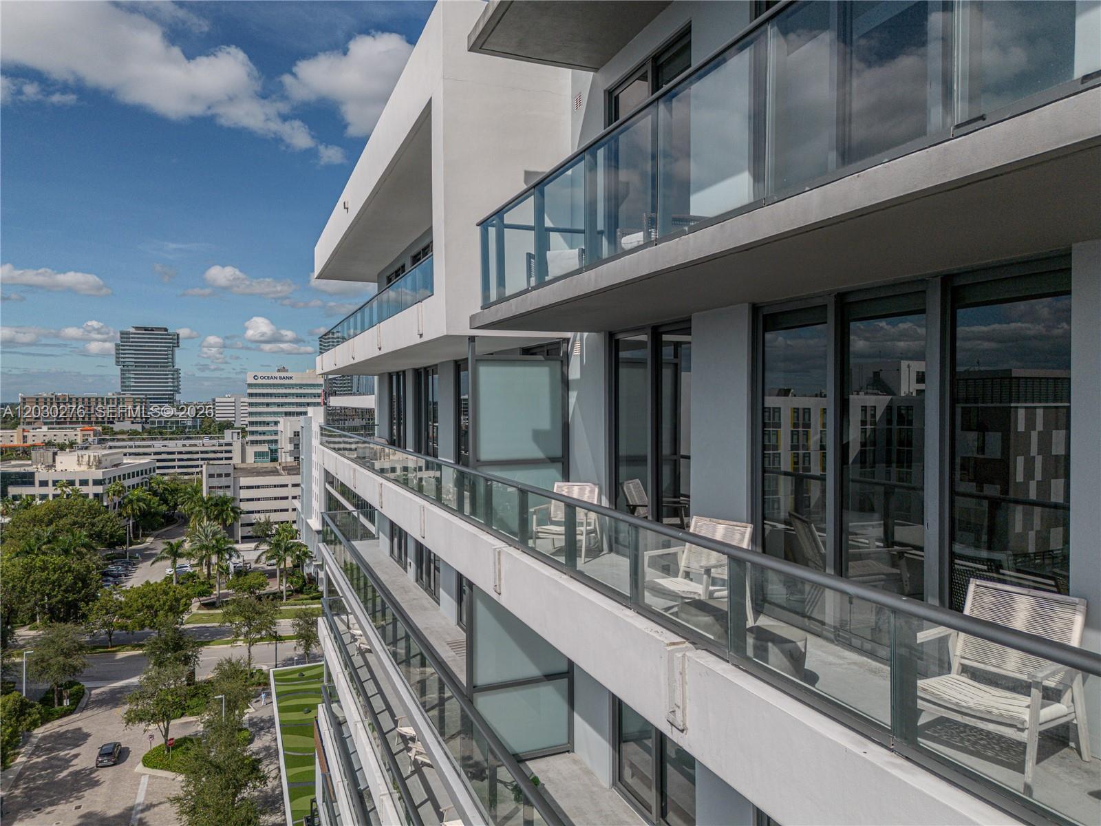 Listing photo 2 for 2960 NE 207th St Unit#1104, Aventura, FL, 33180