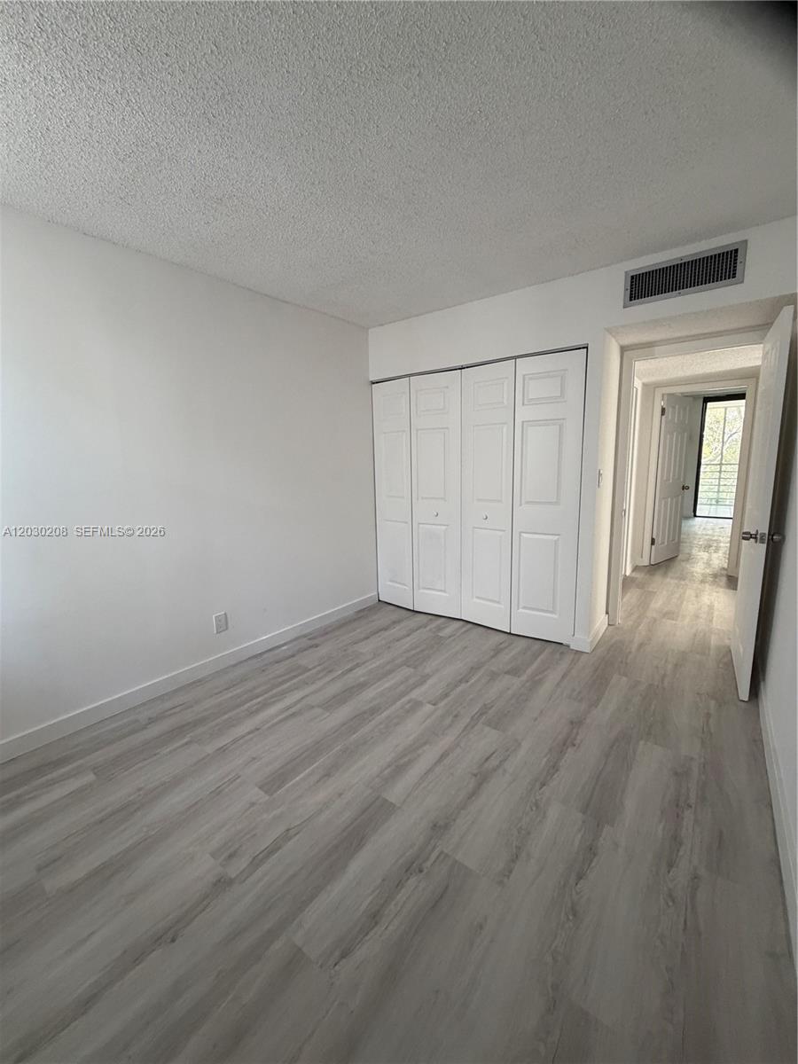Listing photo 1 for 20200 W Country Club Dr Unit#PH08, Aventura, FL, 33180
