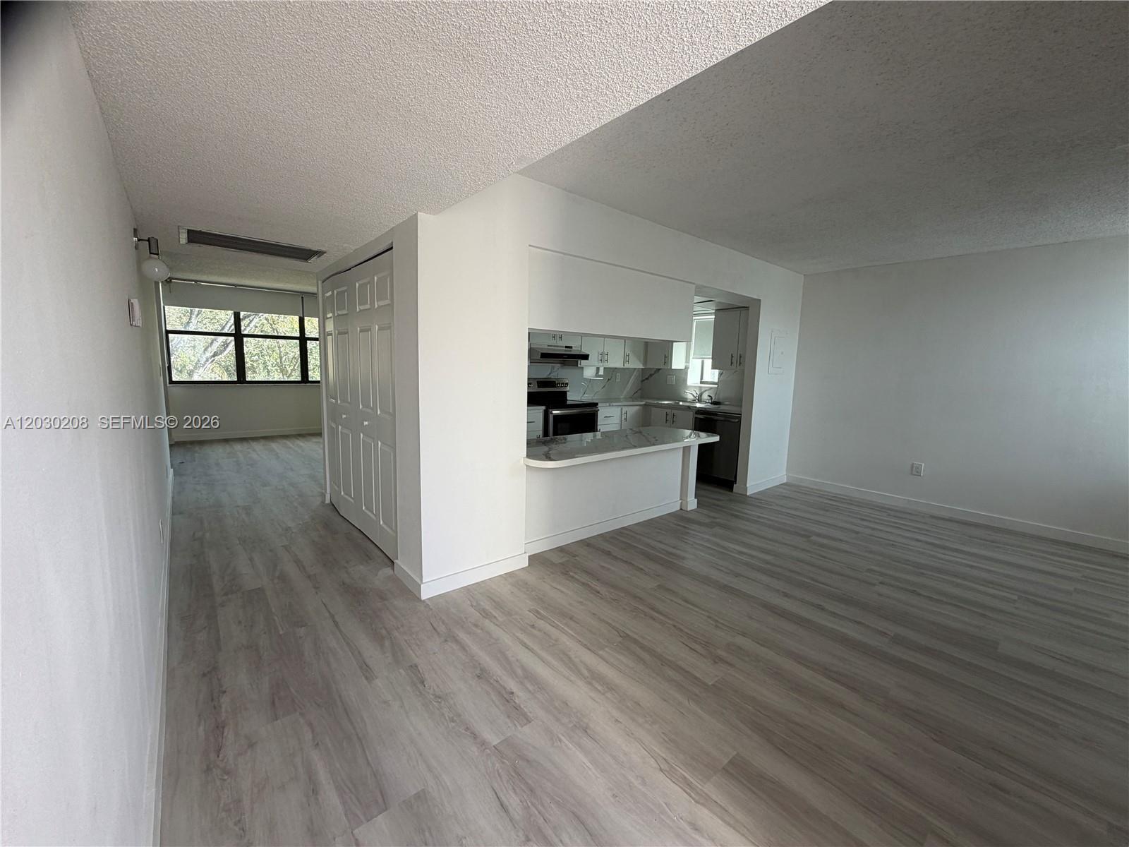 Listing photo 5 for 20200 W Country Club Dr Unit#PH08, Aventura, FL, 33180