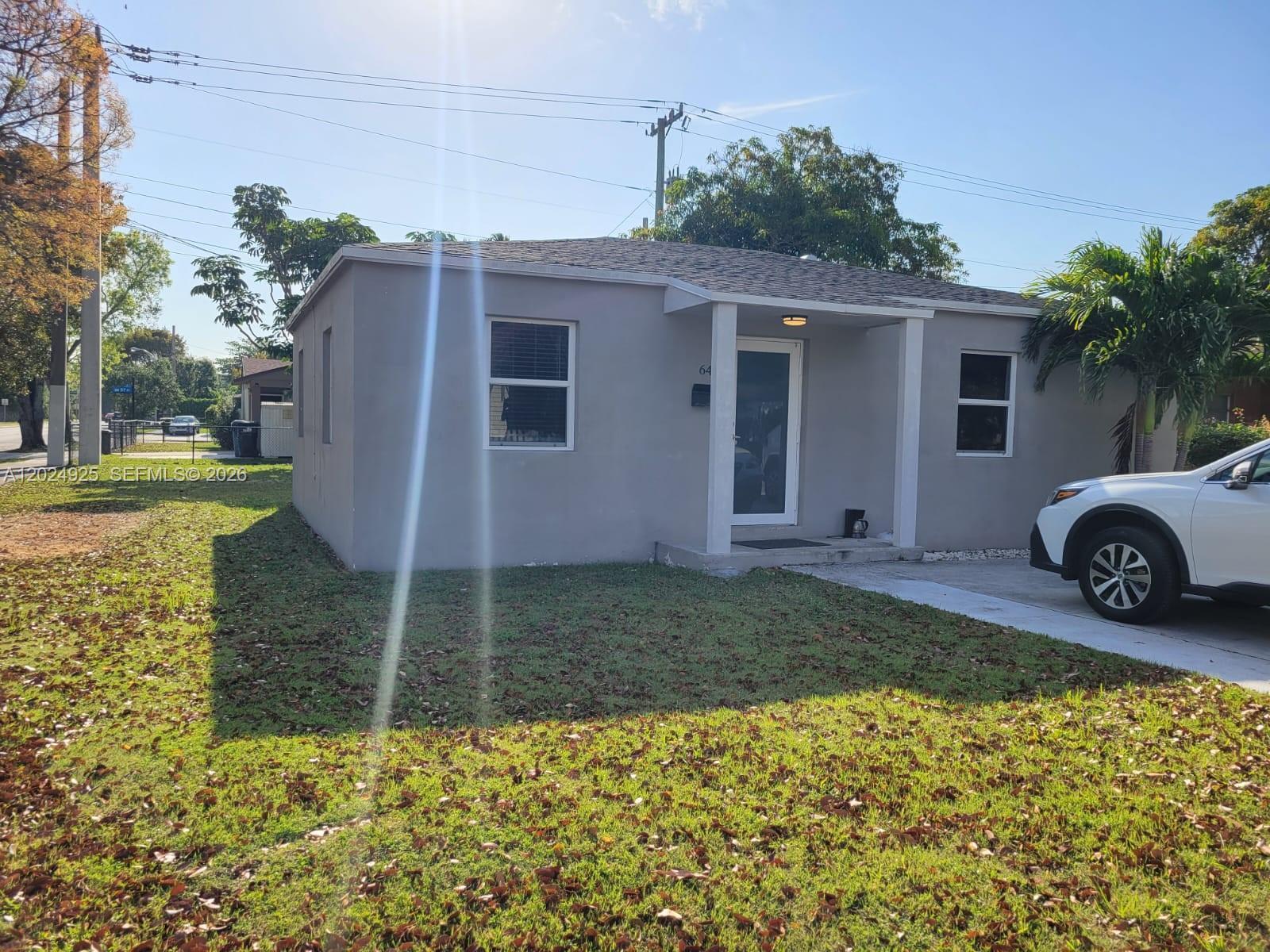Listing photo 1 for 6401 SW 58th Ave Unit#6401, South Miami, FL, 33143