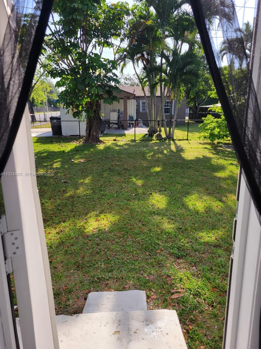 Listing photo 2 for 6401 SW 58th Ave Unit#6401, South Miami, FL, 33143