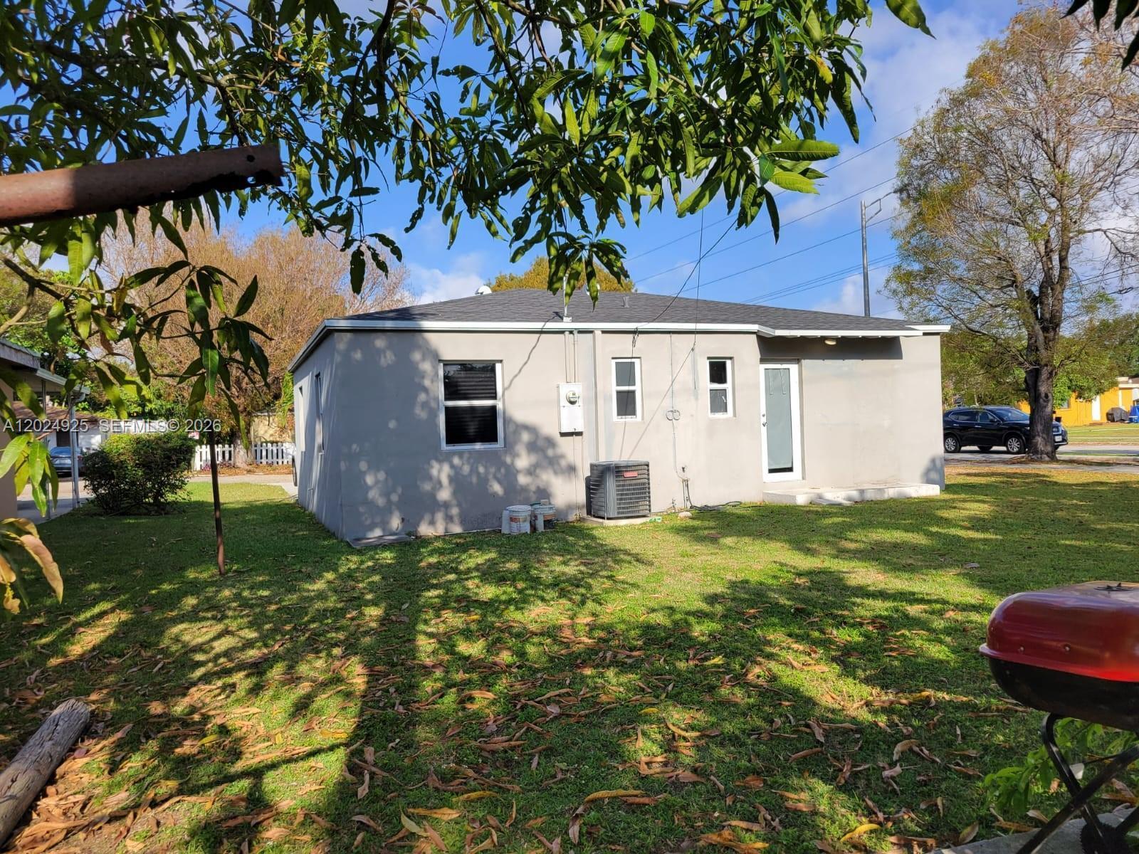 Listing photo 3 for 6401 SW 58th Ave Unit#6401, South Miami, FL, 33143