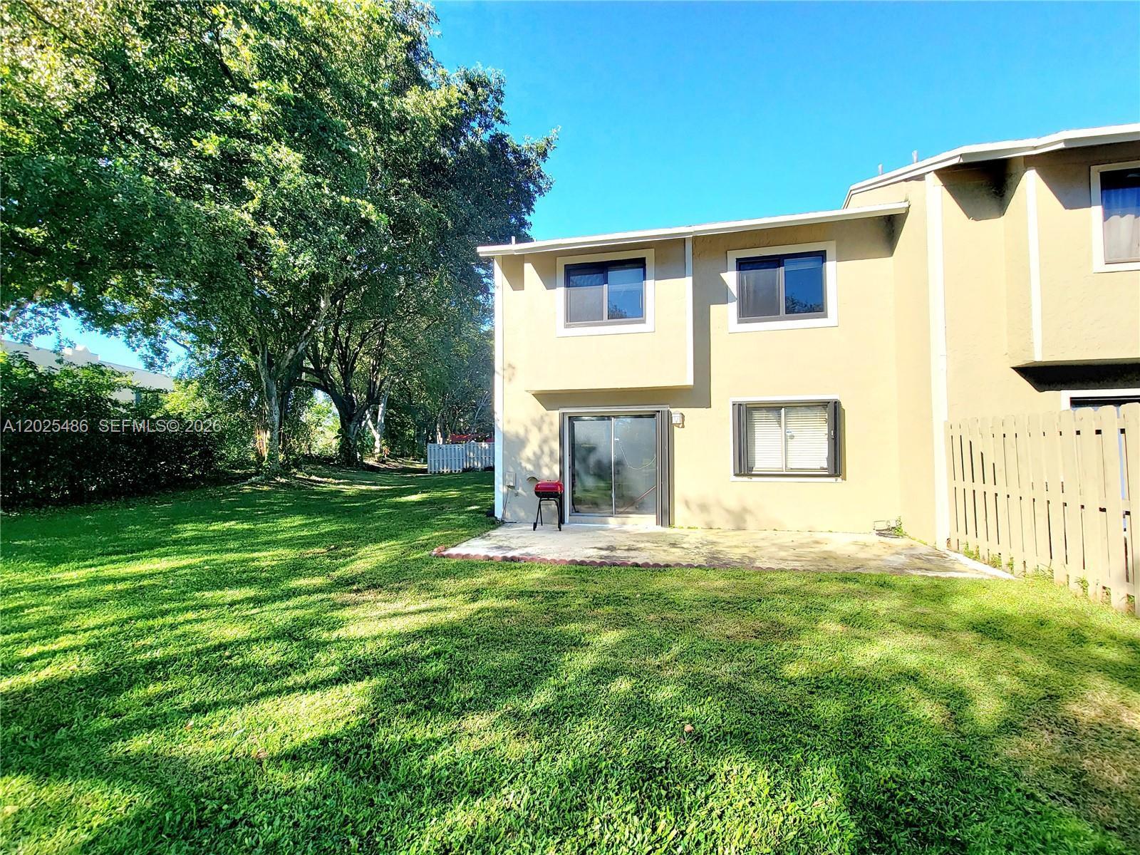 Listing photo 2 for 3504 NW 111th Ave Unit#3504, Sunrise, FL, 33351