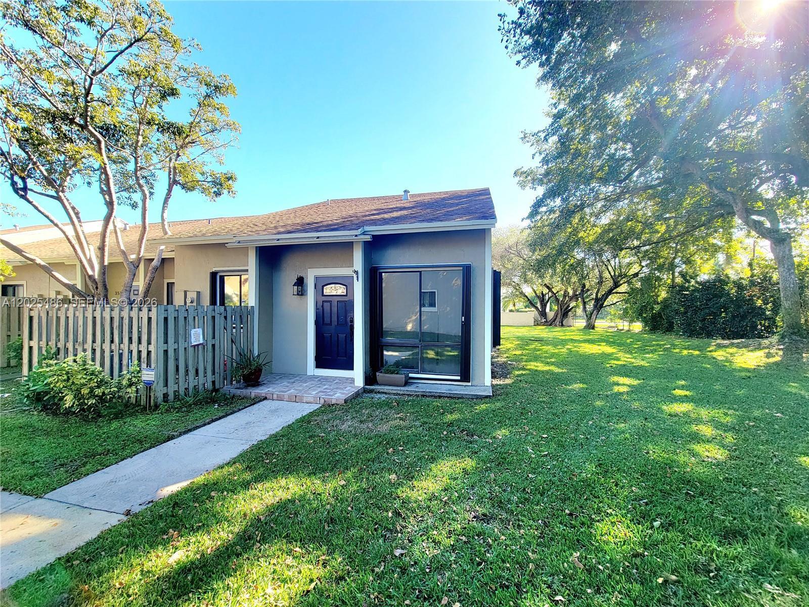 Listing photo 3 for 3504 NW 111th Ave Unit#3504, Sunrise, FL, 33351