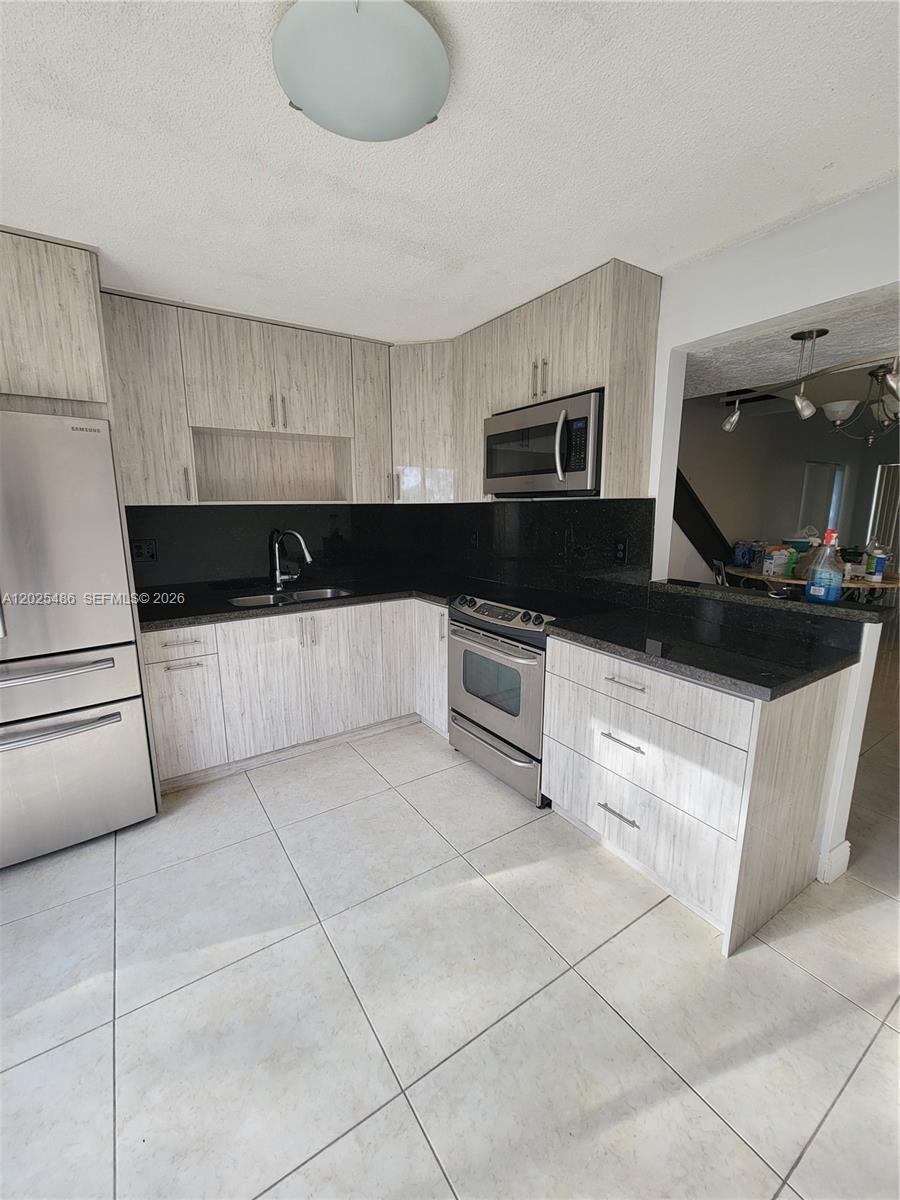 Listing photo 4 for 3504 NW 111th Ave Unit#3504, Sunrise, FL, 33351
