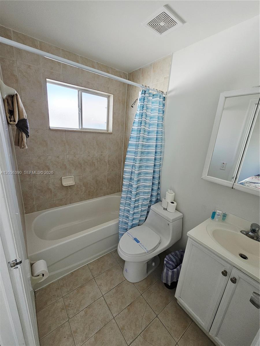 Listing photo 1 for 3015 NW 132nd Ter Unit#2, Opa-Locka, FL, 33054