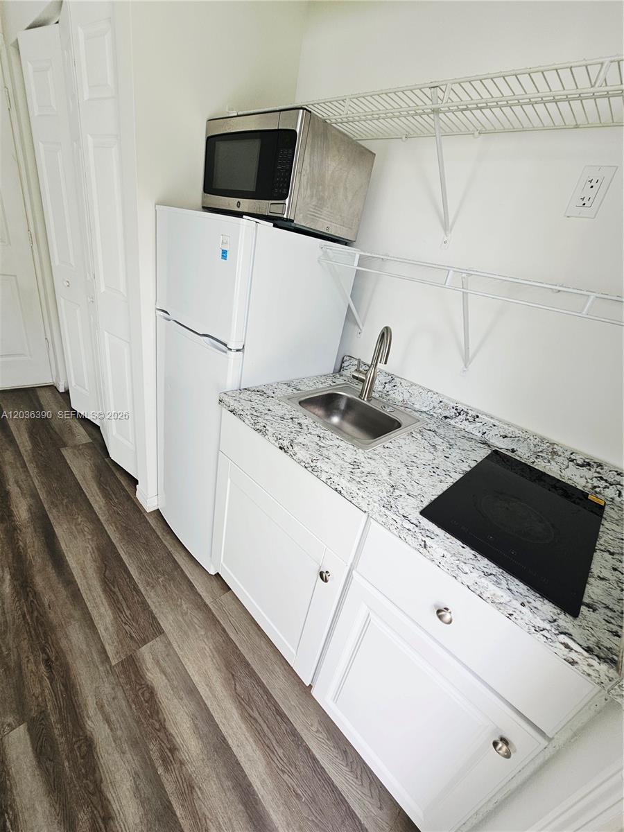 Listing photo 5 for 3015 NW 132nd Ter Unit#2, Opa-Locka, FL, 33054