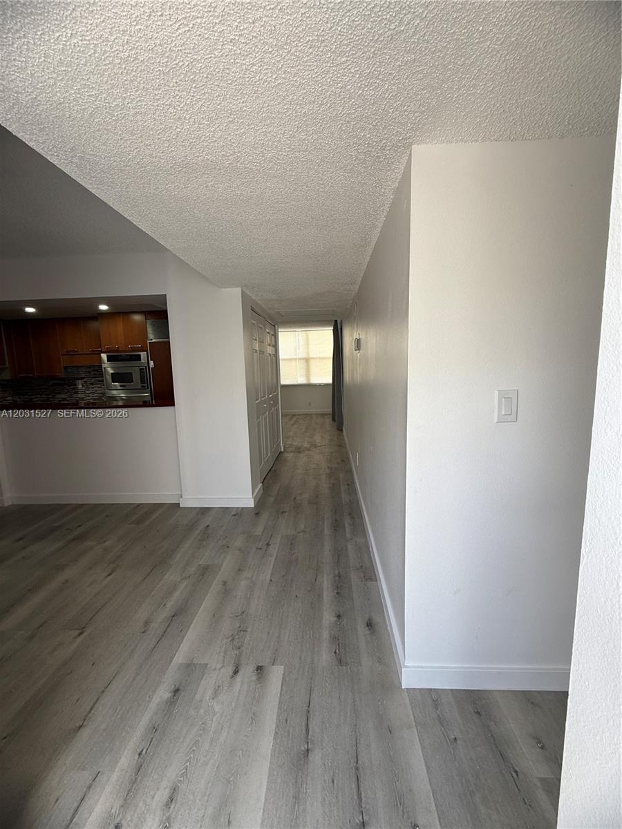 Listing photo 1 for 20200 W Country Club Dr Unit#PH14, Aventura, FL, 33180