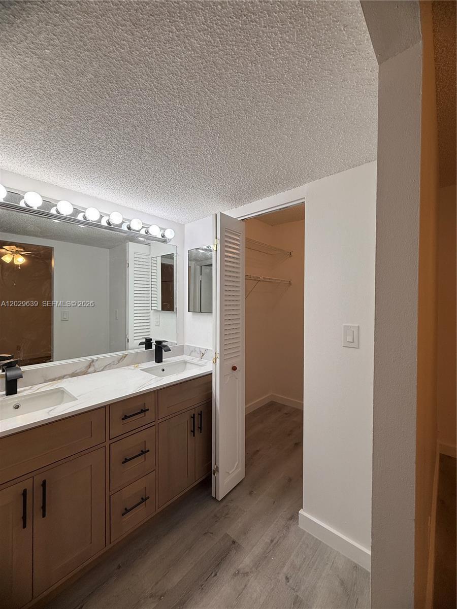Listing photo 5 for 20441 NE 30th Ave Unit#112-9, Aventura, FL, 33180