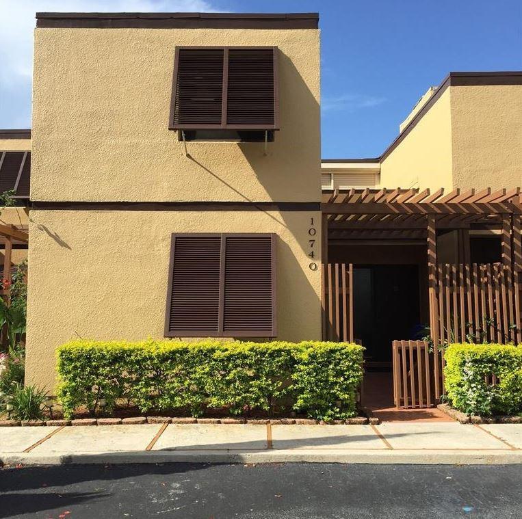 Listing photo 4 for 10740 S Golfview Drive, Pembroke Pines, FL, 33026