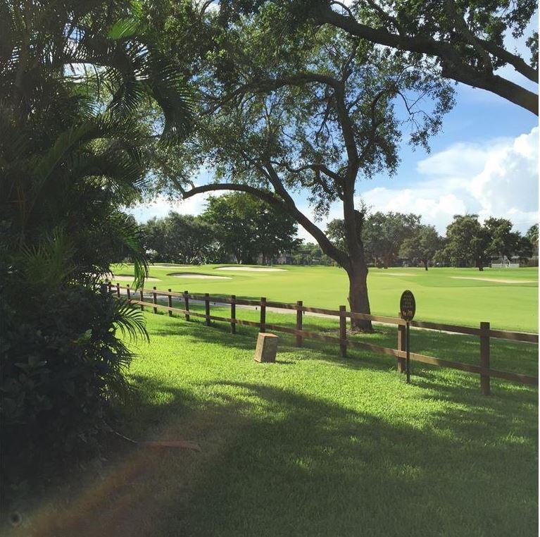 Listing photo 5 for 10740 S Golfview Drive, Pembroke Pines, FL, 33026
