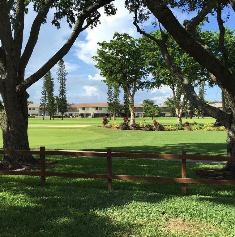 Listing photo 6 for 10740 S Golfview Drive, Pembroke Pines, FL, 33026
