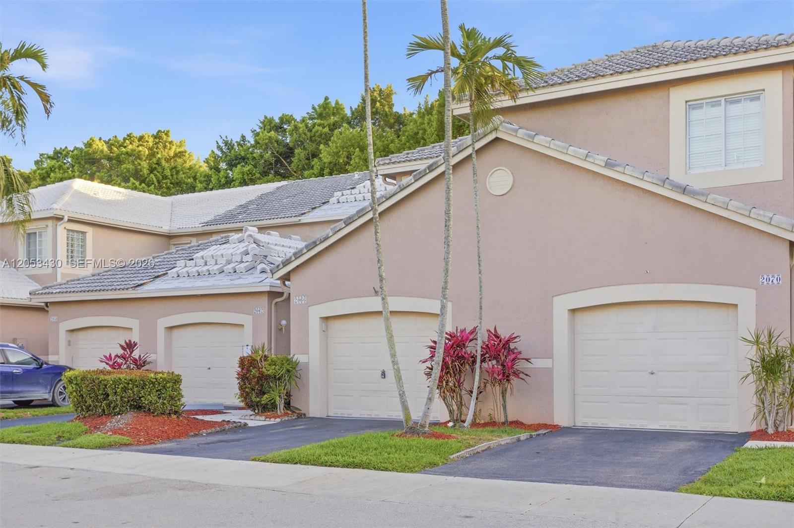 Listing photo 1 for 2066 Madeira Dr Unit#2066, Weston, FL, 33327