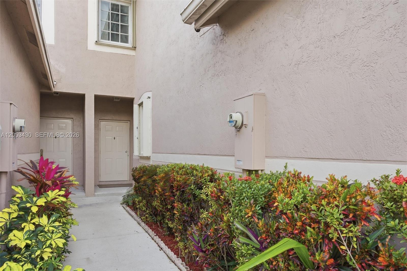 Listing photo 2 for 2066 Madeira Dr Unit#2066, Weston, FL, 33327
