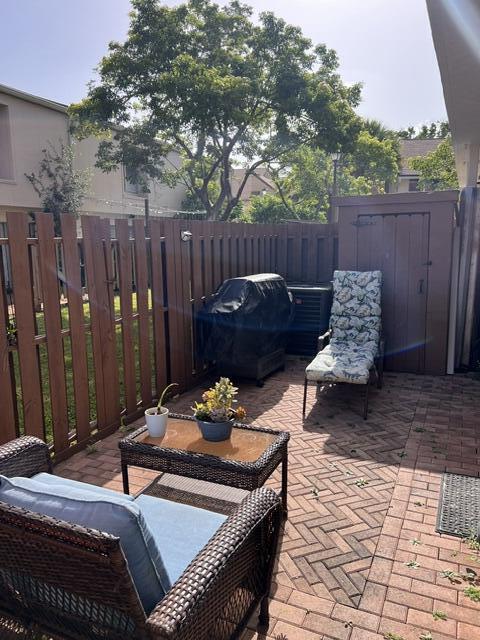 Listing photo 3 for 8249 NW 9TH Street Unit#5, Plantation, FL, 33324
