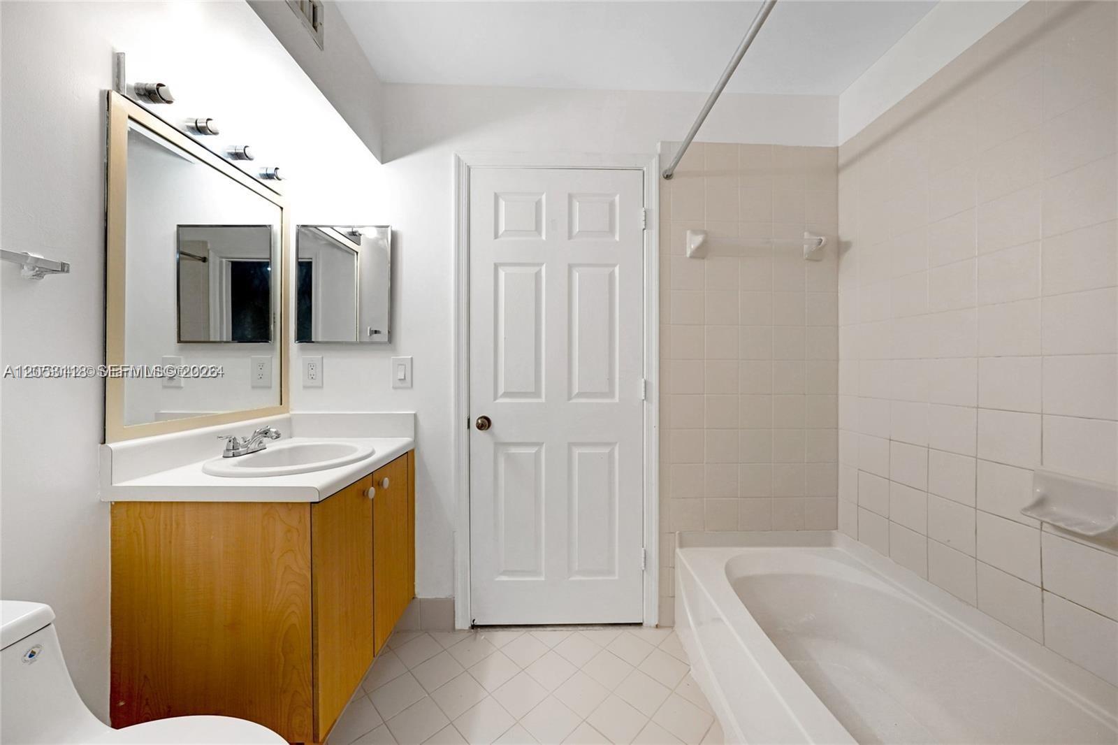 Listing photo 1 for 3903 Tree Top Dr Unit#3903, Weston, FL, 33332