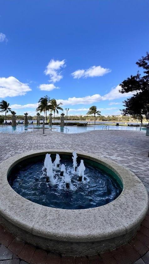 Listing photo 1 for 2681 N Flamingo Rd Unit#2302S, Sunrise, FL, 33323