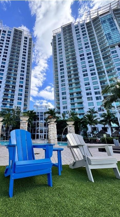 Listing photo 3 for 2681 N Flamingo Rd Unit#2302S, Sunrise, FL, 33323